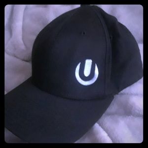 🎶SOLD 🚫ULTRA Miami flexfit hat